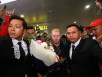 Chùm ảnh Giggs và Scholes đến Hà Nội trong sự chào đón nồng nhiệt của fan M.U