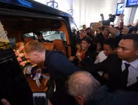 Chùm ảnh Giggs và Scholes đến Hà Nội trong sự chào đón nồng nhiệt của fan M.U