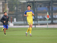 [ẢNH] Công Phượng, Văn Hậu dự bị ở châu Âu: Không phải vấn đề với thầy Park!