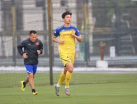 [ẢNH] Công Phượng, Văn Hậu dự bị ở châu Âu: Không phải vấn đề với thầy Park!