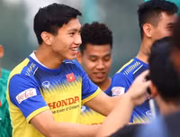 [ẢNH] Công Phượng, Văn Hậu dự bị ở châu Âu: Không phải vấn đề với thầy Park!