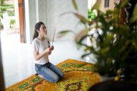 Lý Nhã Kỳ giản dị trong chuyến từ thiện ở Khánh Hòa