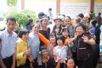 Lý Nhã Kỳ giản dị trong chuyến từ thiện ở Khánh Hòa