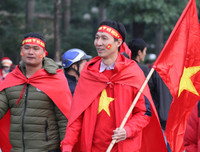 [ẢNH] Loạn giá vé chợ 