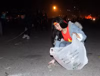 [ẢNH] Nhiều bạn trẻ rủ nhau dọn 