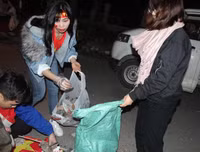 [ẢNH] Nhiều bạn trẻ rủ nhau dọn 