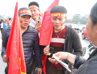 [ẢNH] Loạn giá vé chợ 