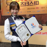 [ẢNH] Nữ cơ thủ xinh đẹp gây sốt ở giải Billiards carom châu Á 2019