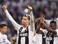 [ẢNH] Ronaldo lại khiến phái đẹp đứng ngồi không yên với bộ sưu tập đồ lót mới