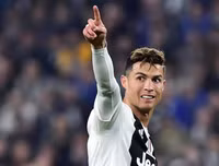 [ẢNH] Ronaldo lại khiến phái đẹp đứng ngồi không yên với bộ sưu tập đồ lót mới