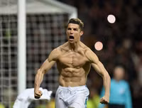 [ẢNH] Ronaldo lại khiến phái đẹp đứng ngồi không yên với bộ sưu tập đồ lót mới