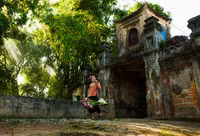 [ẢNH] Tìm lại vẻ đẹp xưa cũ bên những bức hình thiếu nữ và sen