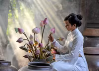 [ẢNH] Tìm lại vẻ đẹp xưa cũ bên những bức hình thiếu nữ và sen