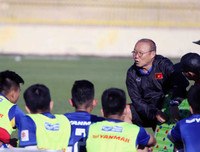 [ẢNH] Tuyển thủ Việt Nam bắt nhịp chiến thuật 3-4-3 cùng thầy Park