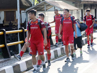 [ẢNH] Trải nghiệm tắc đường, thầy trò Park Hang-seo vẫn hứng khởi tập buổi đầu tại Indonesia