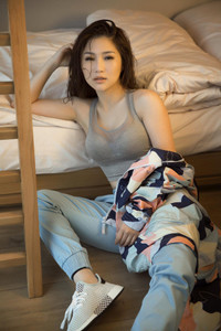 Hương Tràm tung bộ ảnh nóng bỏng mừng sinh nhật tuổi 23