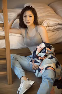 Hương Tràm tung bộ ảnh nóng bỏng mừng sinh nhật tuổi 23