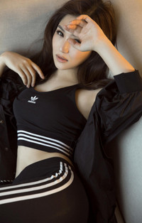 Hương Tràm tung bộ ảnh nóng bỏng mừng sinh nhật tuổi 23