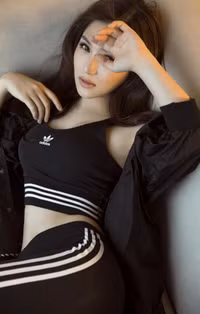 Hương Tràm tung bộ ảnh nóng bỏng mừng sinh nhật tuổi 23