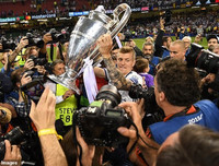 [ẢNH] 50 cầu thủ hay nhất thập kỷ (P2): Ai đủ tầm sánh ngang Ronaldo và Messi?