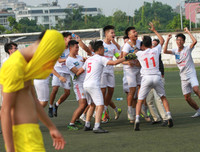 [ẢNH] Bất ngờ đổi thủ môn, THPT Hà Thành thắng luân lưu ấn tượng