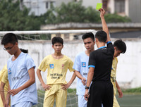 [ẢNH] Thủ môn bất đắc dĩ mang về chiến thắng cho THPT Xuân Mai