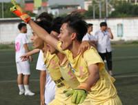 [ẢNH] Thủ môn bất đắc dĩ mang về chiến thắng cho THPT Xuân Mai