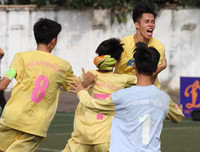 [ẢNH] Thủ môn bất đắc dĩ mang về chiến thắng cho THPT Xuân Mai