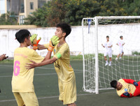 [ẢNH] Thủ môn bất đắc dĩ mang về chiến thắng cho THPT Xuân Mai