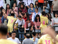 [ẢNH] Thủ môn bất đắc dĩ mang về chiến thắng cho THPT Xuân Mai