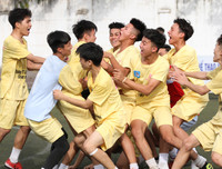 [ẢNH] Thủ môn bất đắc dĩ mang về chiến thắng cho THPT Xuân Mai