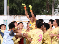 [ẢNH] Thủ môn bất đắc dĩ mang về chiến thắng cho THPT Xuân Mai