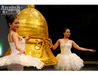 Hình ảnh hậu trường ít thấy của nghệ sỹ xiếc trước giờ sân khấu sáng đèn