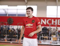 [ẢNH] Harry Maguire phấn khởi khoác lên mình màu áo M.U