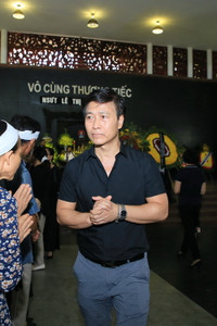 Nghệ sĩ xúc động rơi nước mắt tiễn đưa NSƯT Hoàng Yến