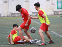 [ẢNH] Dẫn bàn ngay phút đầu, THPT Yên Hòa thắng hú vía sau loạt luân lưu