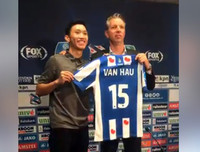 [ẢNH] Đoàn Văn Hậu tươi rói trong ngày ra mắt đội bóng Hà Lan