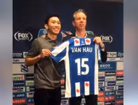 [ẢNH] Đoàn Văn Hậu tươi rói trong ngày ra mắt đội bóng Hà Lan