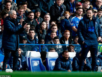 [ẢNH] Jose Mourinho cười bí hiểm khi lần thứ hai thua học trò cũ Frank Lampard