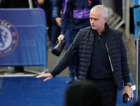 [ẢNH] Jose Mourinho cười bí hiểm khi lần thứ hai thua học trò cũ Frank Lampard