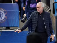 [ẢNH] Jose Mourinho cười bí hiểm khi lần thứ hai thua học trò cũ Frank Lampard