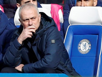 [ẢNH] Jose Mourinho cười bí hiểm khi lần thứ hai thua học trò cũ Frank Lampard