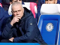 [ẢNH] Jose Mourinho cười bí hiểm khi lần thứ hai thua học trò cũ Frank Lampard