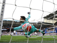 [ẢNH] Jose Mourinho cười bí hiểm khi lần thứ hai thua học trò cũ Frank Lampard