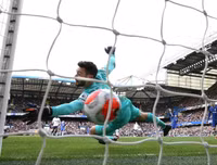 [ẢNH] Jose Mourinho cười bí hiểm khi lần thứ hai thua học trò cũ Frank Lampard