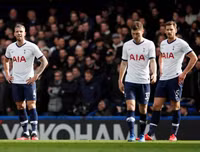 [ẢNH] Jose Mourinho cười bí hiểm khi lần thứ hai thua học trò cũ Frank Lampard