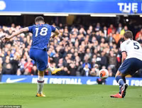 [ẢNH] Jose Mourinho cười bí hiểm khi lần thứ hai thua học trò cũ Frank Lampard