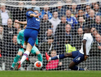 [ẢNH] Jose Mourinho cười bí hiểm khi lần thứ hai thua học trò cũ Frank Lampard