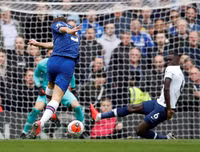 [ẢNH] Jose Mourinho cười bí hiểm khi lần thứ hai thua học trò cũ Frank Lampard