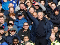 [ẢNH] Jose Mourinho cười bí hiểm khi lần thứ hai thua học trò cũ Frank Lampard